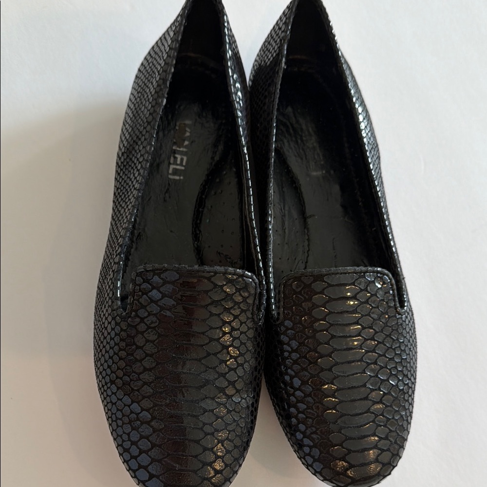 Black Textured Slip-On Women's Flats - Picture 5 of 6